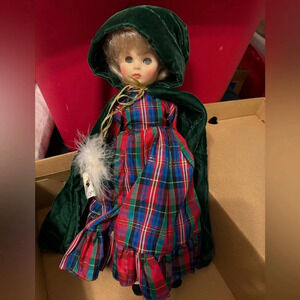 VINTAGE 1979'S ROYAL HOUSE OF DOLLS